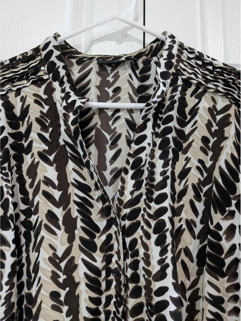 East 5th Women's Leaf Print Button Up Blouse, Black Brown, Plus Size 1X - Picture 2 of 9